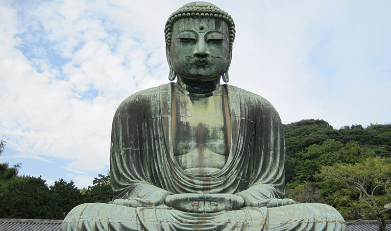 Conoce dos posturas de meditación para mejorar tu experiencia - Estatua