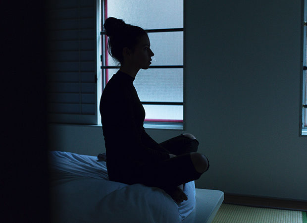 Cómo ayuda la meditación para el duelo de un ser querido - Portada