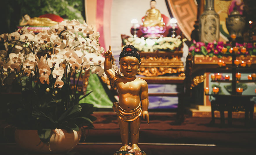 Qué es el Vesak: medita y honra a Buda en su gran día - Altar